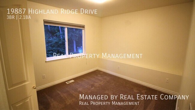 Building Photo - 19887 Highland Ridge Dr