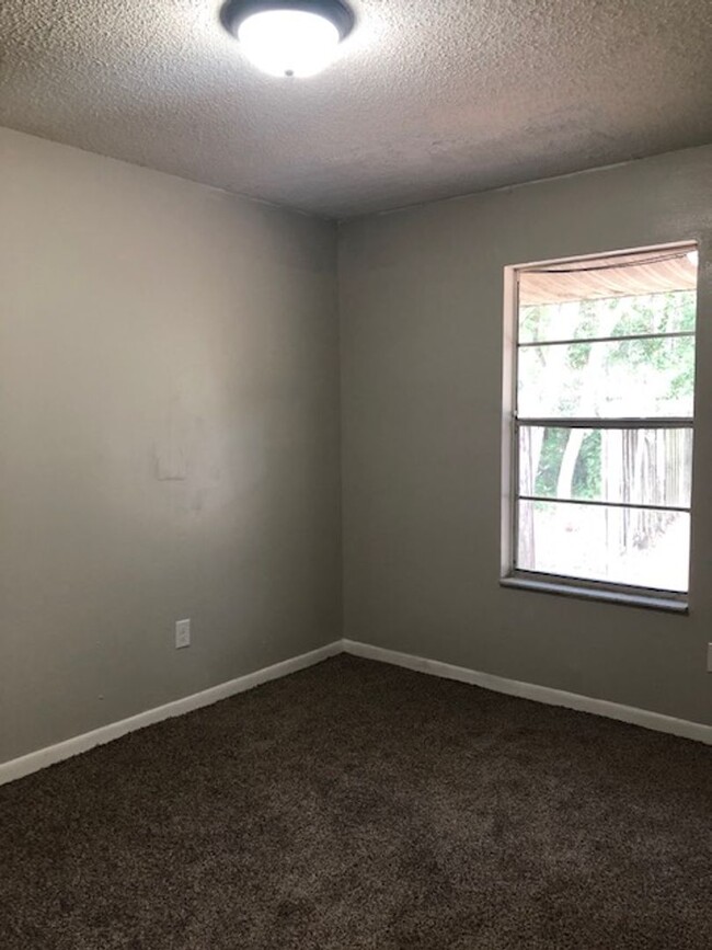 Building Photo - 3 Bed 2 Bath Home on Huge Corner Lot | Gar...