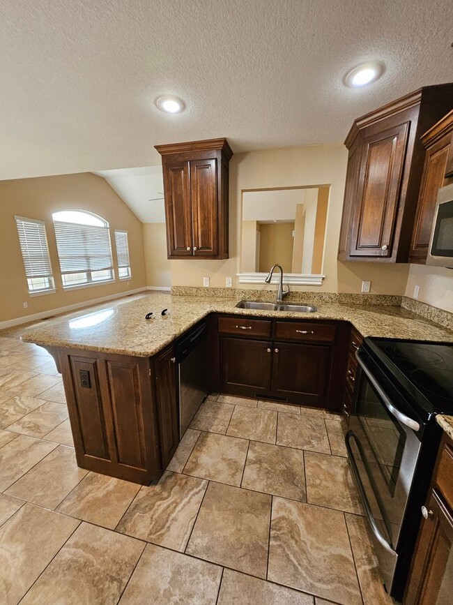 Building Photo - 3 Bedroom 2 Bath 2 Car Garage House.  Walking Distance to the Medical School