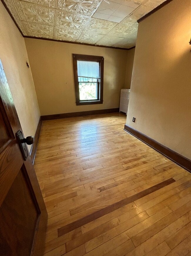 Building Photo - 3 Bedroom 1.5 Bath House