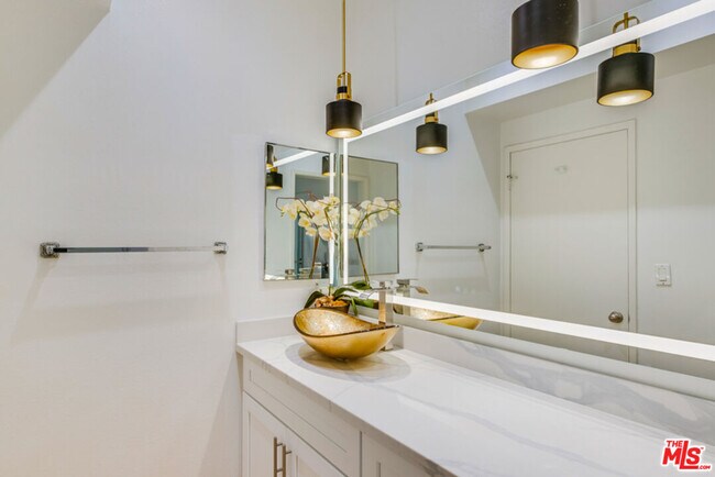 Building Photo - 1727 S Bentley Ave