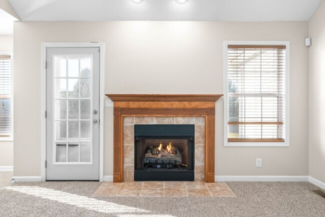 Building Photo - Pet Friendly Three Bedroom with Bonus!