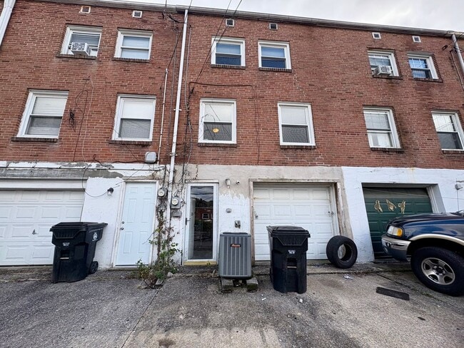 Building Photo - 3 Bedroom 1 Bathroom in Harrisburg!