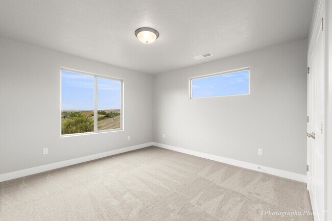 Building Photo - Stunning 4-Bedroom Home!
