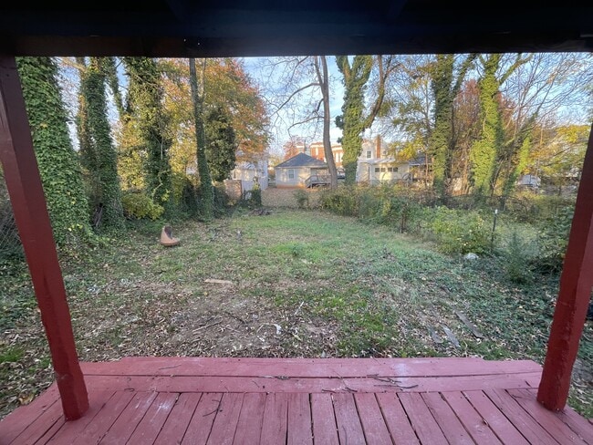 Building Photo - 852 Brook St