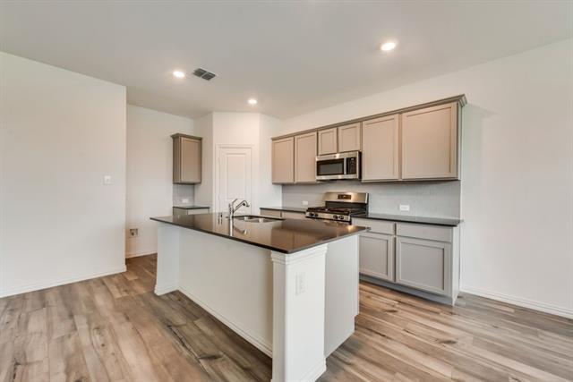 Building Photo - 1833 Lake Grove Dr