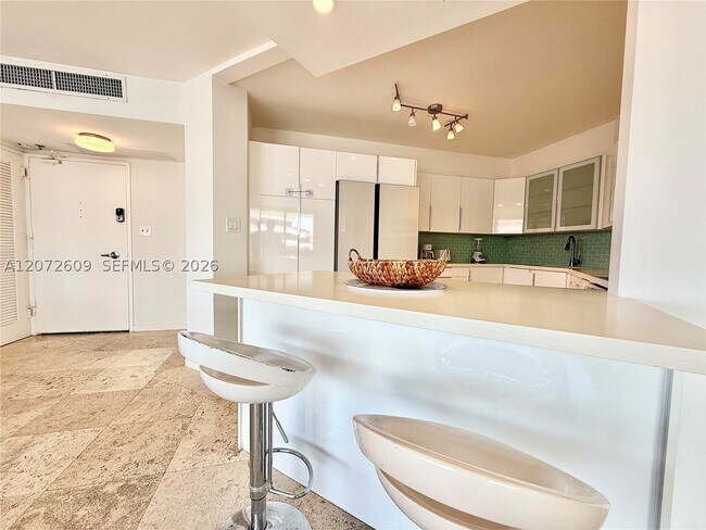 Building Photo - 5161 Collins Ave
