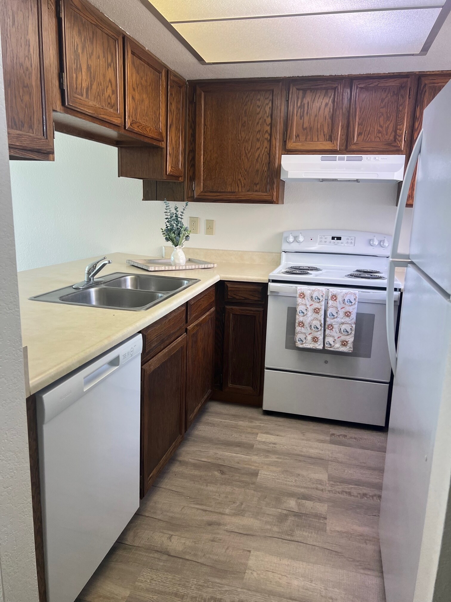 new appliances - 8257 W Santa Cruz Blvd