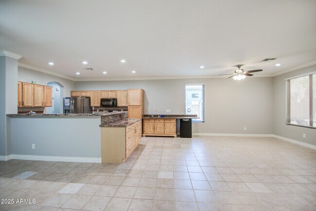 Building Photo - 1634 W Windsong Dr