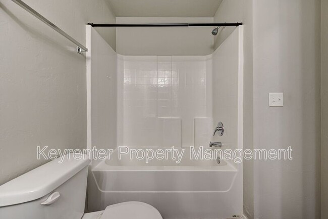 Building Photo - 3533 SE 94th St