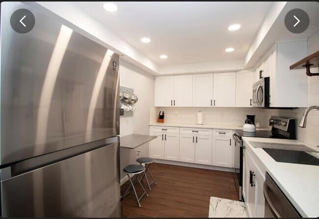 Building Photo - 255 Dolphin Point