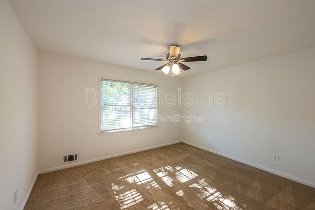 Building Photo - 120 Burnett Way