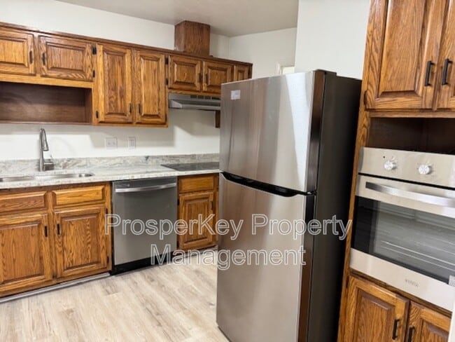 Building Photo - 3021 Emory St