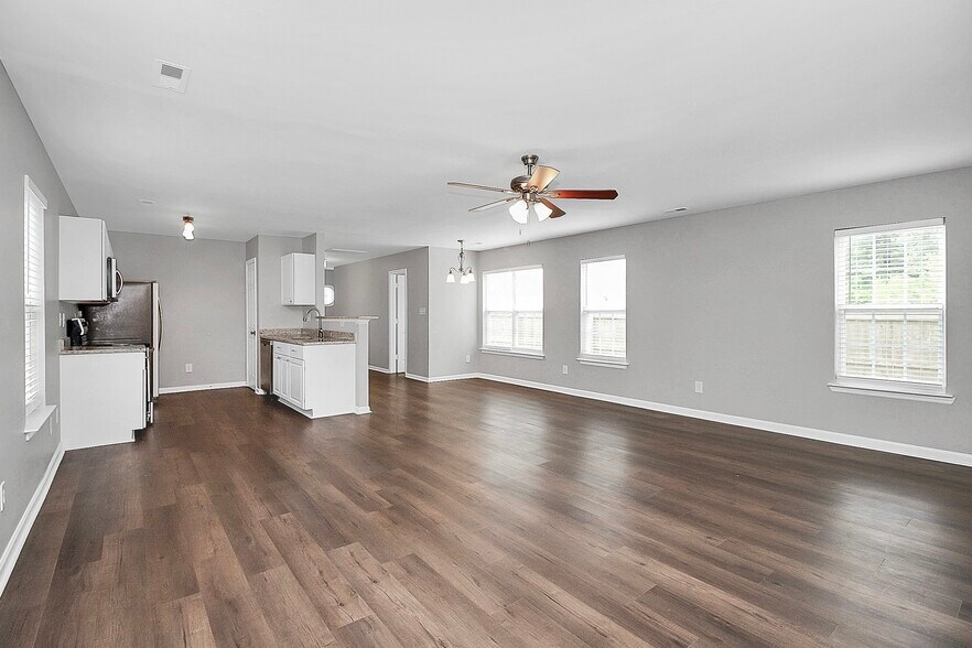 Building Photo - 3530 Crestridge Dr