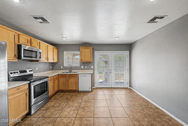 Building Photo - 11207 W Hopi St