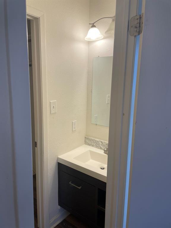 Building Photo - 8801 Pineridge Dr