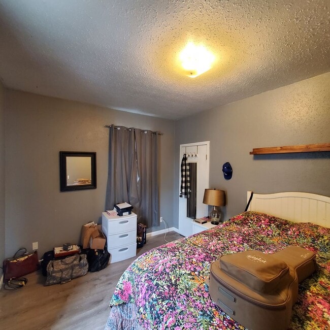 Building Photo - Pet Friendly 3 Bedroom with RV Parking, Close to Downtown Albany!