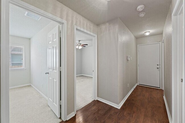 Building Photo - 410 Brazoria Trail