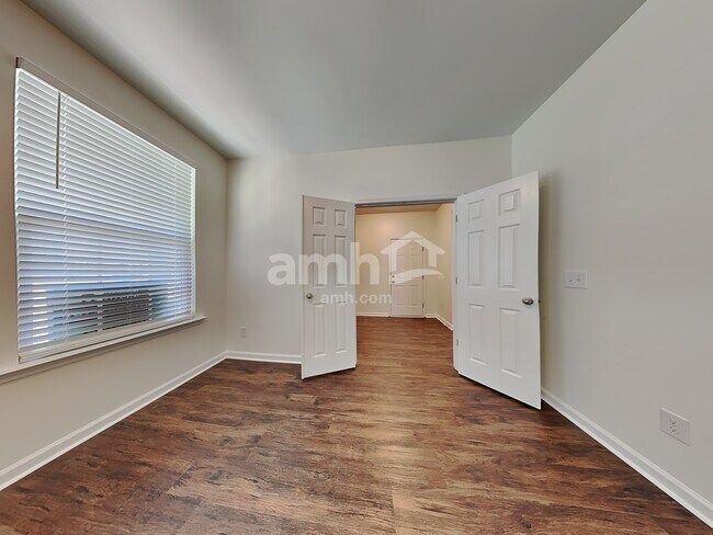 Building Photo - 391 Southwilde Way