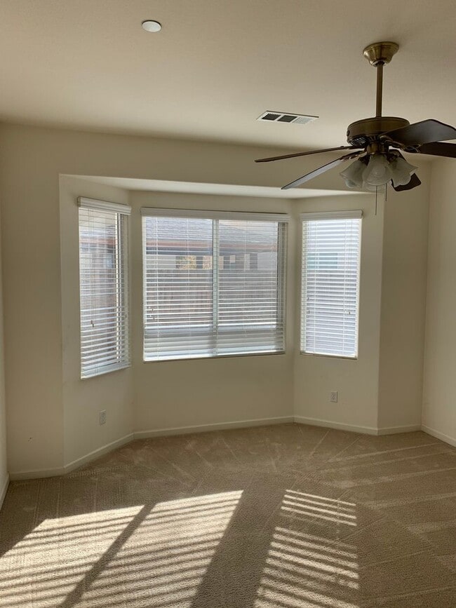 Building Photo - 4 Bedroom 2 Bath Home