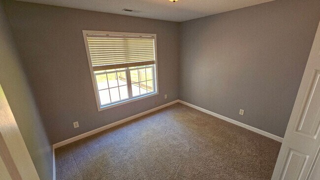 Building Photo - 3 BR 2 BA Aragona Village