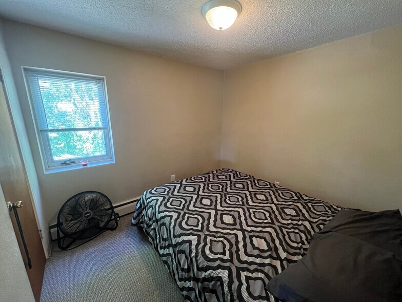 Building Photo - 109 16th St NE