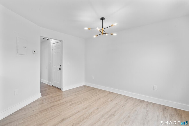 Building Photo - 30 Anthony St