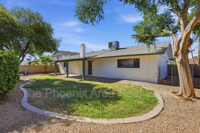 Building Photo - 447 E Carson Dr
