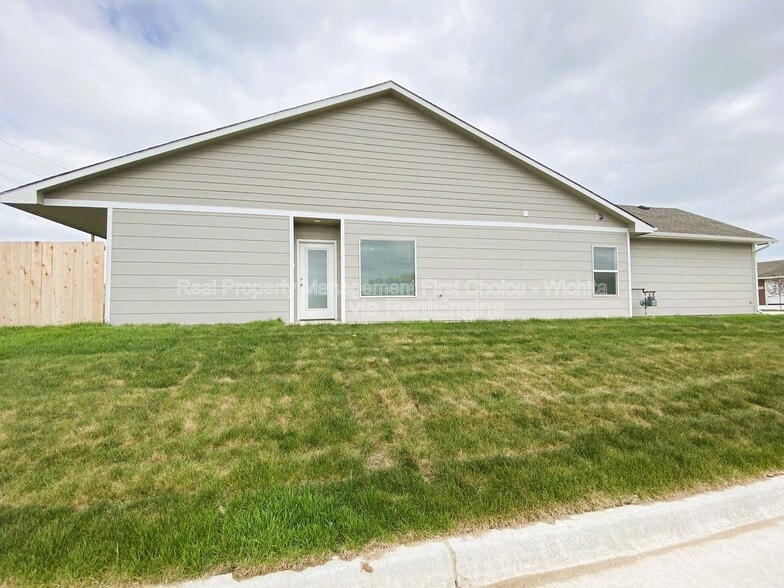 Building Photo - 5474 N Colburn Ct