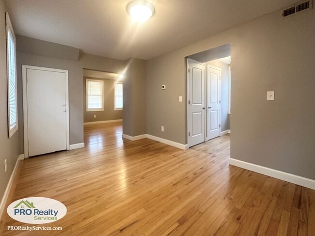 Building Photo - 3 Bedroom House In Northeast Minneapolis