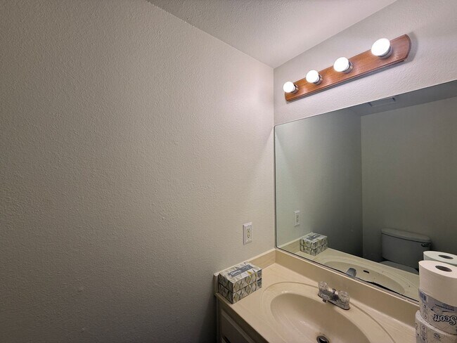 Building Photo - Lancaster 3 Bedroom + 2 Bathroom