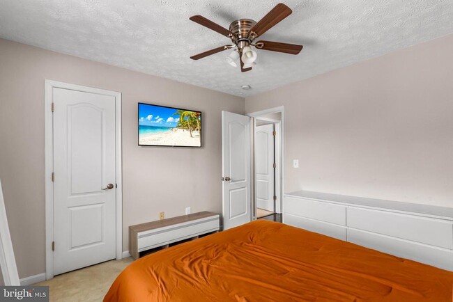 Building Photo - 8920 Flour Ct