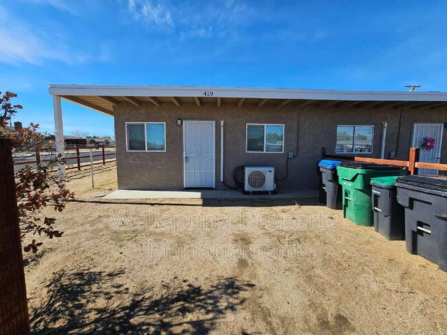 Building Photo - 419 S Sanders St