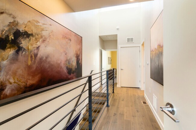 Building Photo - 2002 E 7th St