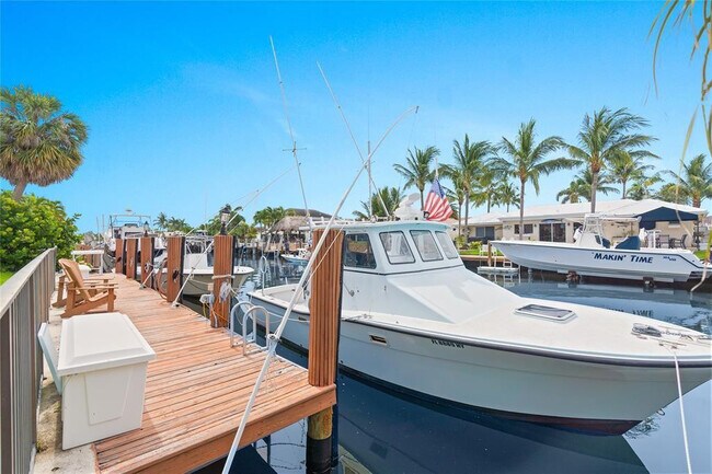 Building Photo - 2670 NE 47th St