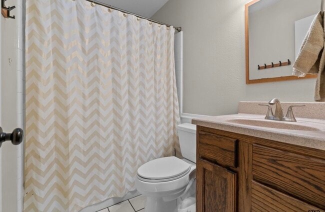 Building Photo - 2020 S Tipton Ave