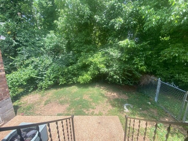 Building Photo - Amazing 2BR/1BA East Nashville Duplex!