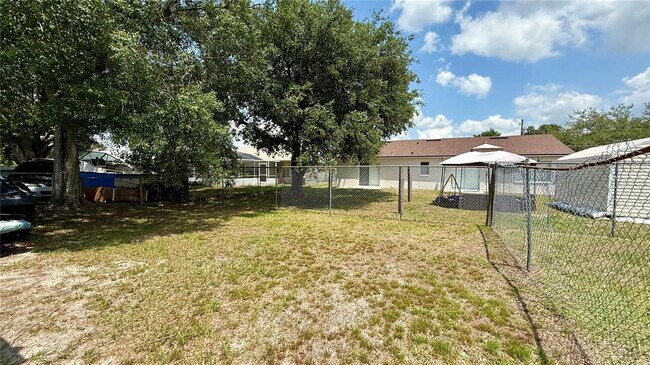 Building Photo - 686 Royalty Ct