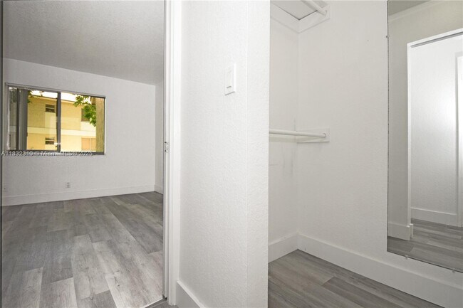 Building Photo - 301 Gardens Dr