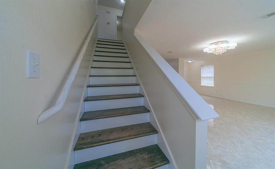 Building Photo - 5511 Darby Square Trl