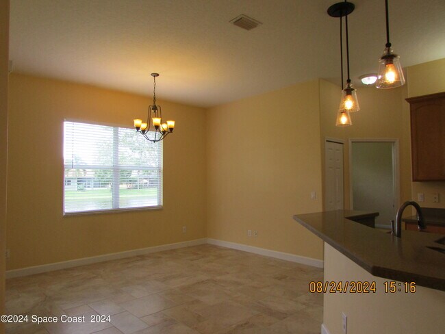 Building Photo - 1882 Woodfield Cir