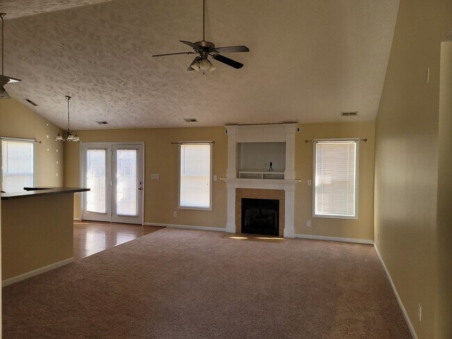 Building Photo - NEW LISTING- 3 bd/ 2 ba located MINUTES from Fort Bragg! Quiet Neighborhood!