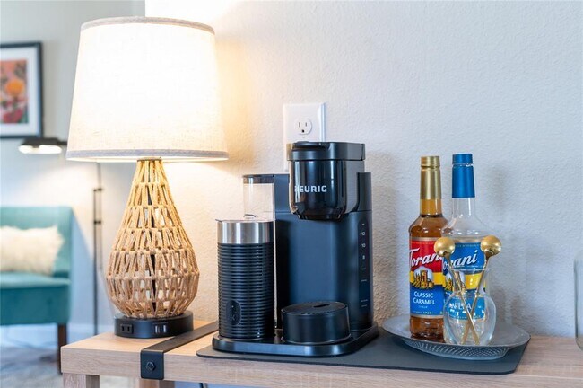 Building Photo - 505 Lbj Dr