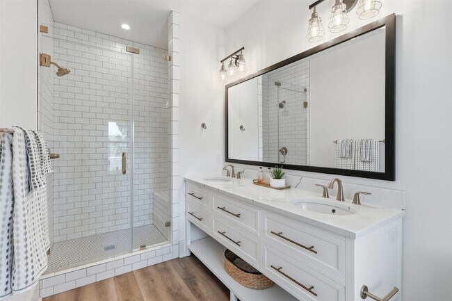 Building Photo - 4712 Avenue Q