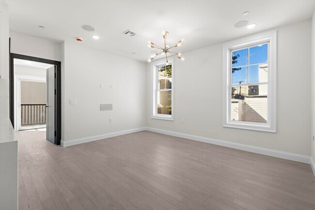 Building Photo - 131 Clifton Pl