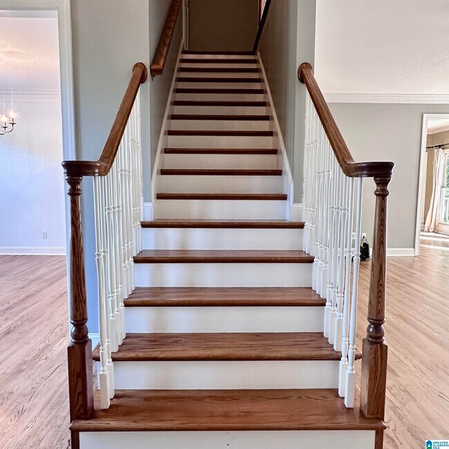 Building Photo - 5982 Valley Way