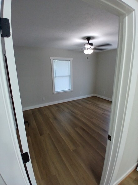 Bedroom - 3904 Moore St