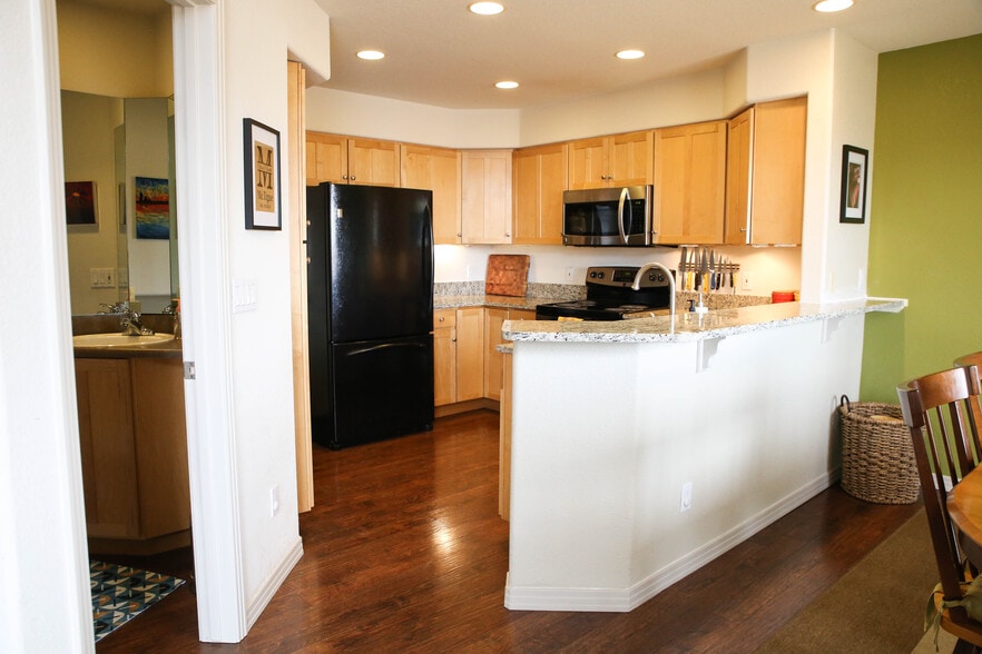 Kitchen - 2028 CENTENNIAL DR