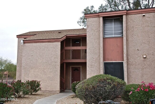 Building Photo - 7550 N 12th St