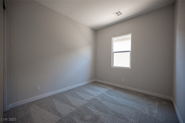 Building Photo - 117 Royal Cascade Ave